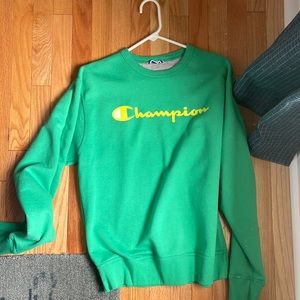Champion Crew Neck in Green with yellow writing. Size M